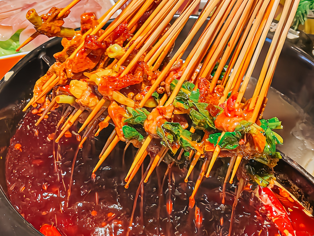 串串香加盟品牌哪个好？签年时光持续优化服务 温暖就业创业路